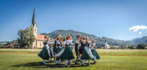 Kinder- und Jugendgruppe vom Trachtenverein Alpenrose Nußdorf am Inn