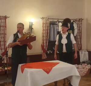 Christbaumversteigerung vom GTEV Alpenrose Nußdorf am Inn
