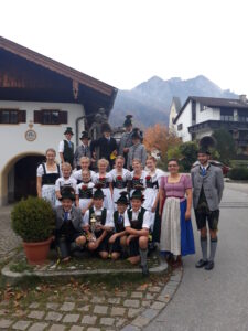Kinder- und Jugendgruppe vom Trachtenverein Alpenrose