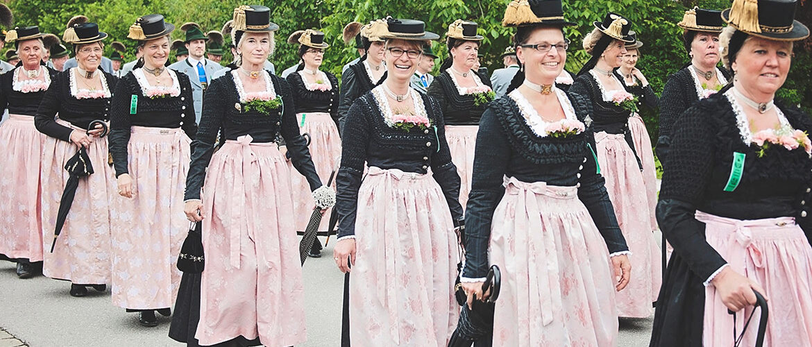 Trachtenfrauen beim GTEV Alpenrose, Nußdorf am Inn